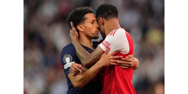 Känslomässiga uttryck efter Arsenals förlust Känslomässiga uttryck efter Arsenals förlust